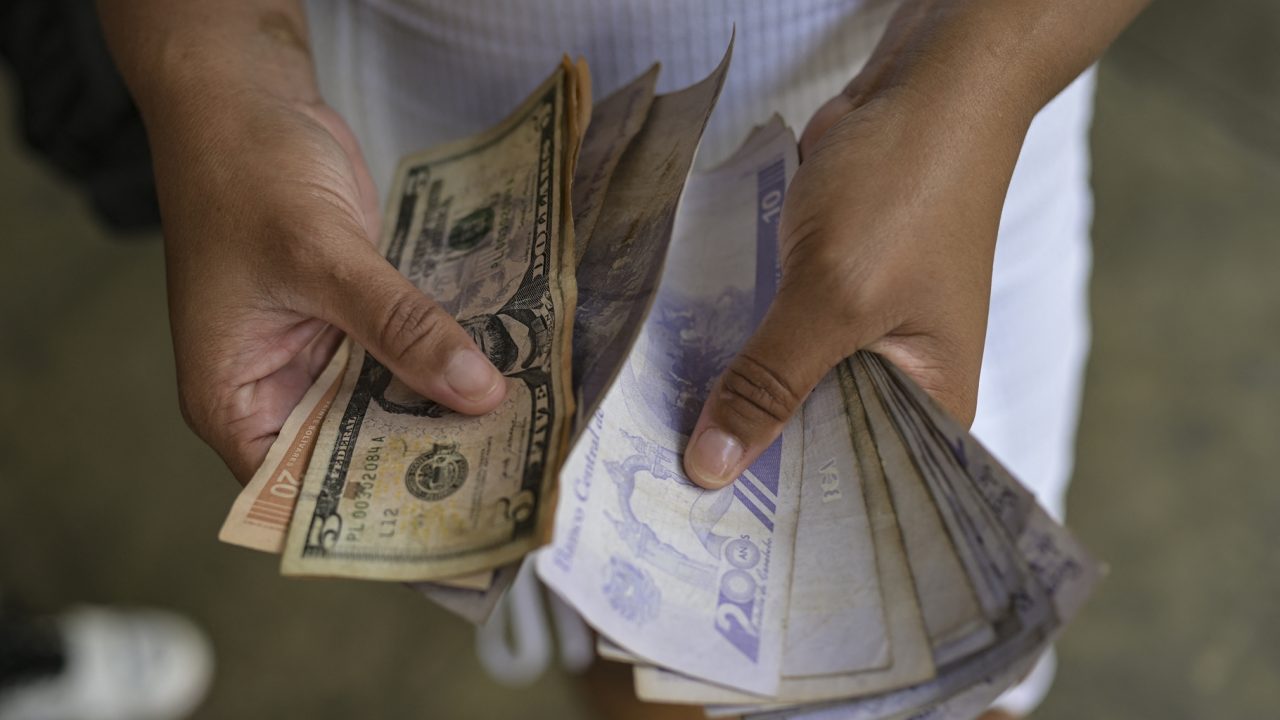 Sin aumentos ni servicios básicos: ¿cómo sobrevive hoy una familia en Petare?