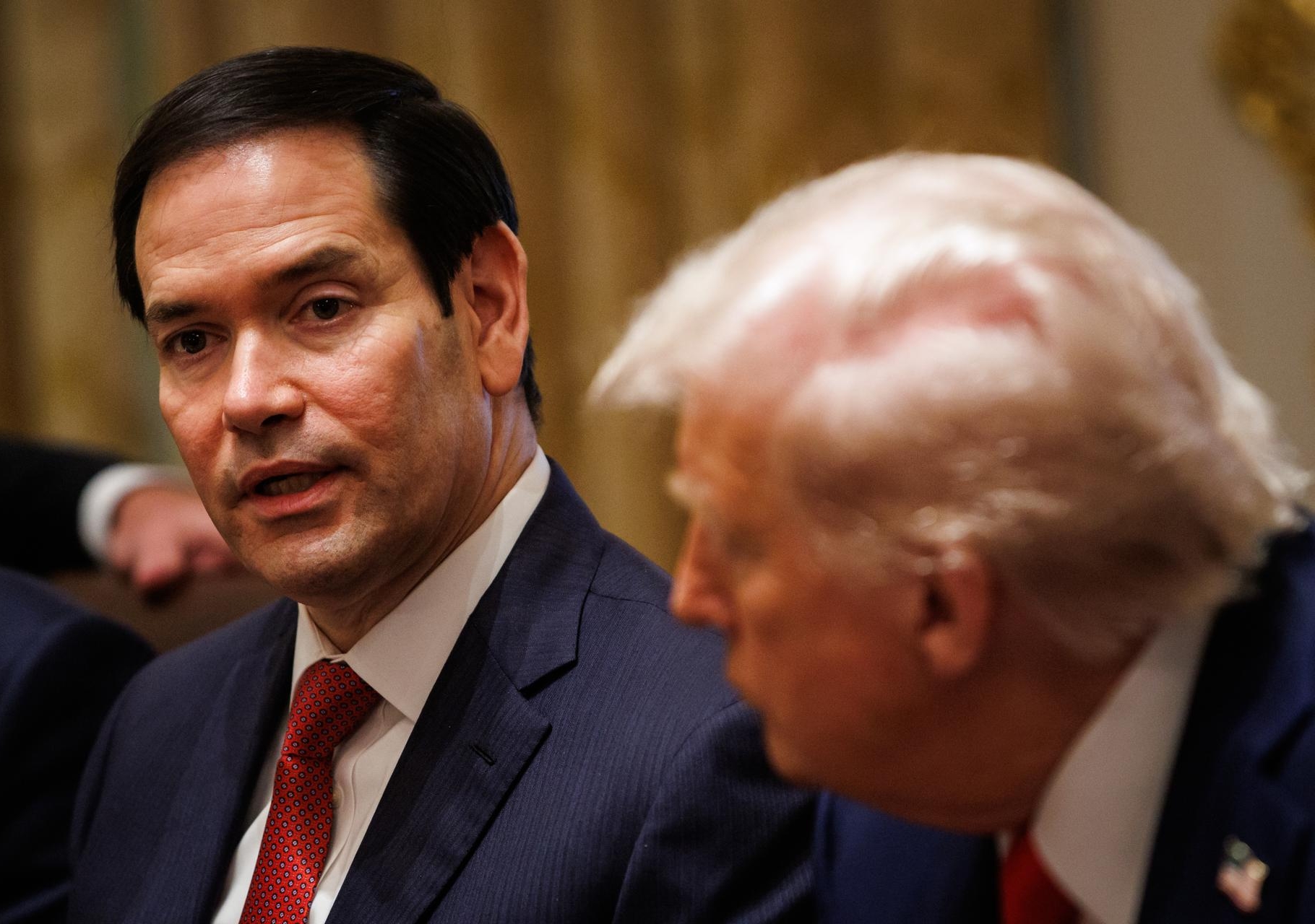 Secretario de Estado de EE.UU., Marco Rubio, hablando en una conferencia.