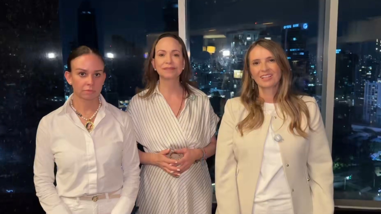 Paloma Valencia se reúne con María Corina Machado en Panamá: «Tu ejemplo es la brújula para Colombia