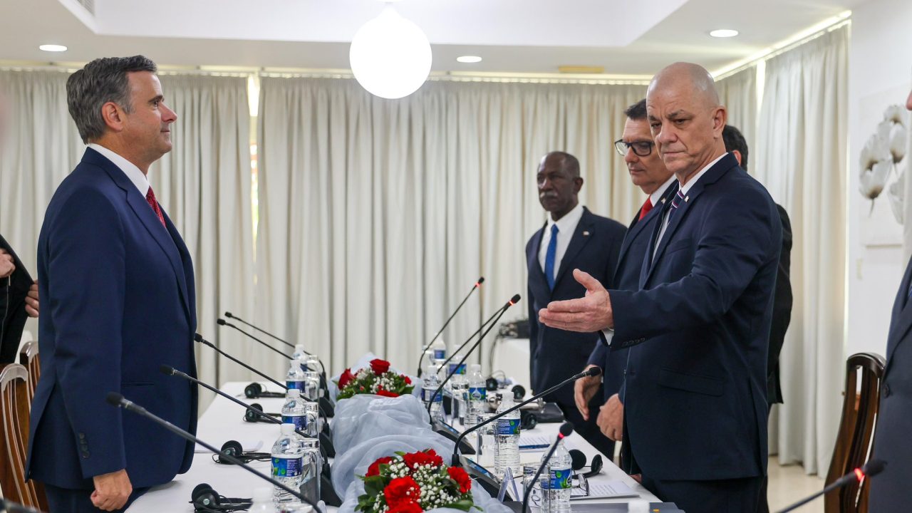 Director de la CIA se reúne con altos funcionarios cubanos en La Habana