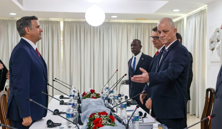 Director de la CIA se reúne con altos funcionarios cubanos en La Habana