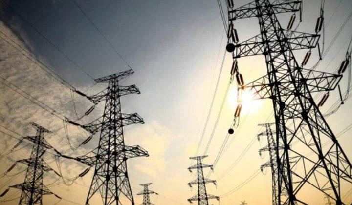 Recuperación del sistema eléctrico nacional: Inversión de 20 mil millones de dólares y la no convocatoria al Colegio de Ingenieros