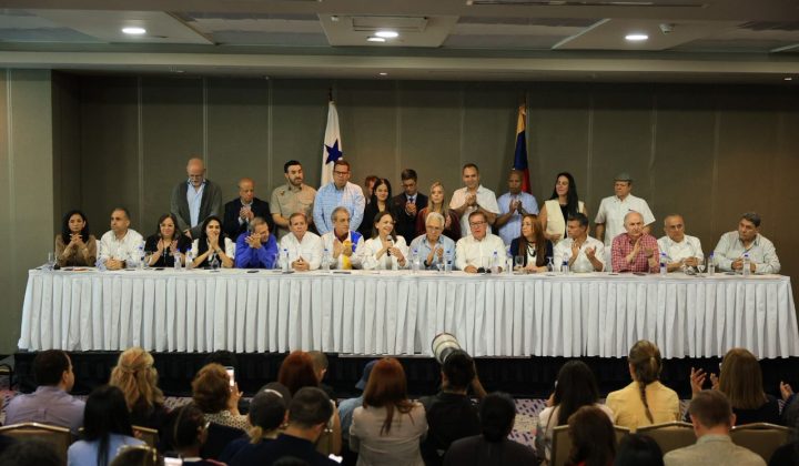 Leopoldo López confirma acuerdo opositor en Panamá para impulsar elecciones presidenciales
