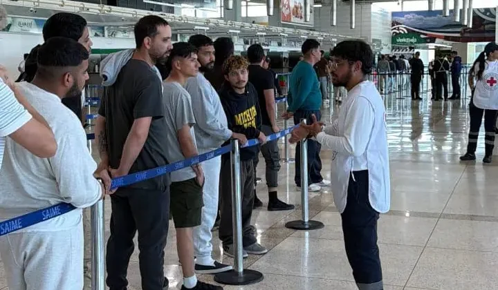 121 migrantes venezolanos retornan al país desde Estados Unidos en vuelo de repatriación