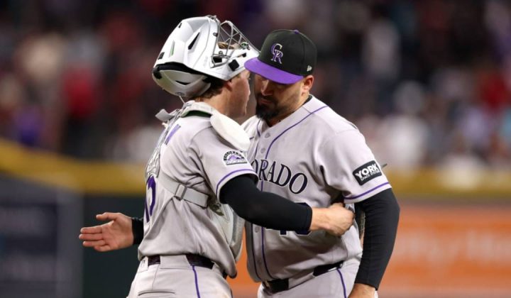 El relevista venezolano Antonio Senzatela se erigió como figura clave en la victoria de los Rockies de Colorado por 8-6 sobre los Medias Roj