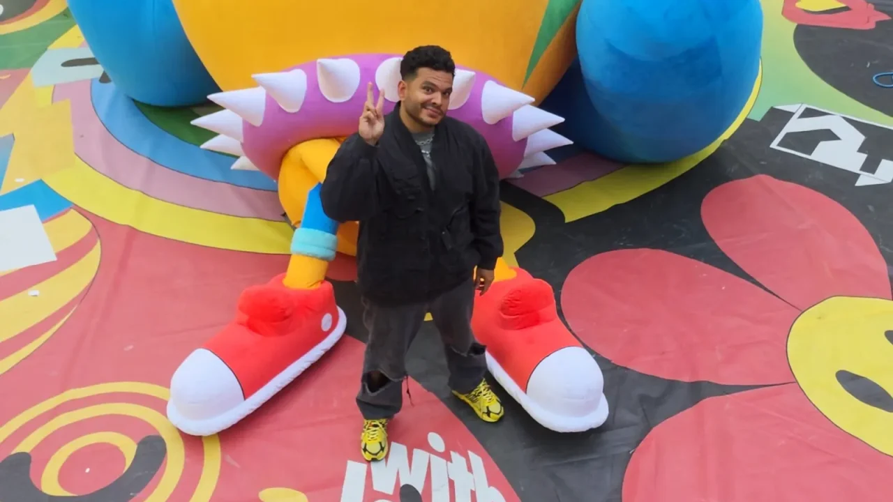 El arte venezolano sigue dejando huella en el escenario mundial, y Luis Albornoz, un joven talento que comenzó su camino en Guarenas, es un