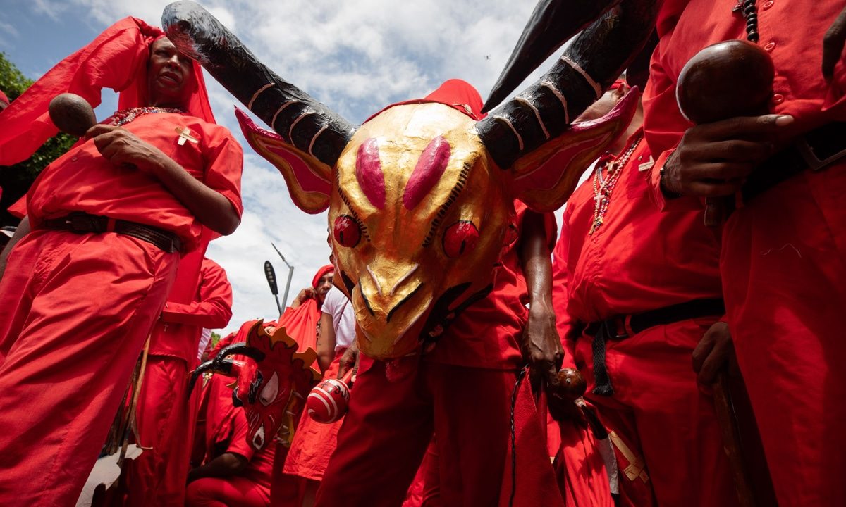 Los Diablos Danzantes de Yare celebran su tradición a pesar de la migración