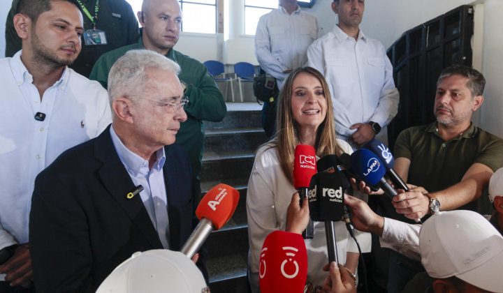 TÍTULO: Álvaro Uribe reconoce derrota de Paloma Valencia y llama a apoyar a Abelardo de la Espriella en Colombia