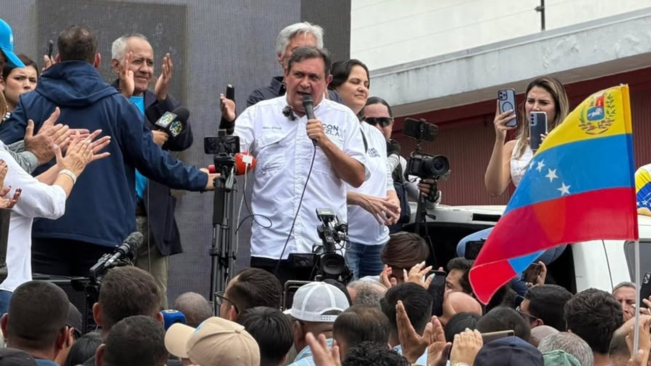 TÍTULO: Henry Alviarez exige devolución de tarjetas electorales y legalización de Vente Venezuela