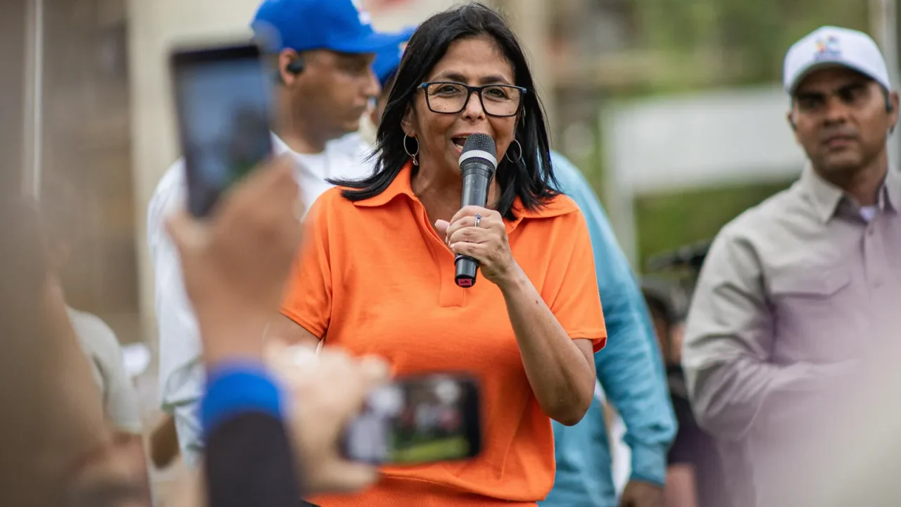Prioridad es el rescate de personas atrapadas tras terremoto, afirma Delcy Rodríguez