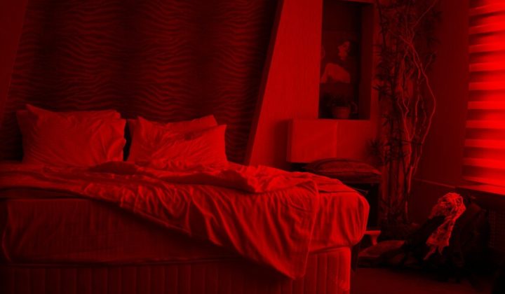 La ciencia desmiente mitos sobre el sueño: luz roja y ruido blanco no son soluciones mágicas