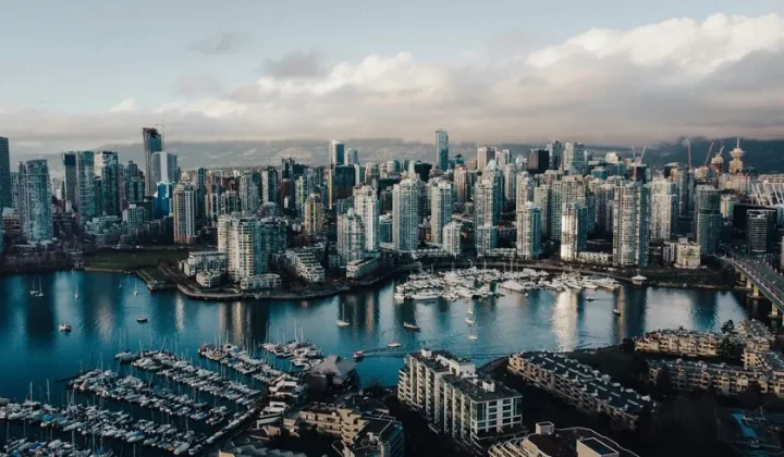 Vancouver experimenta con la construcción de alta densidad para abordar su crisis de vivienda