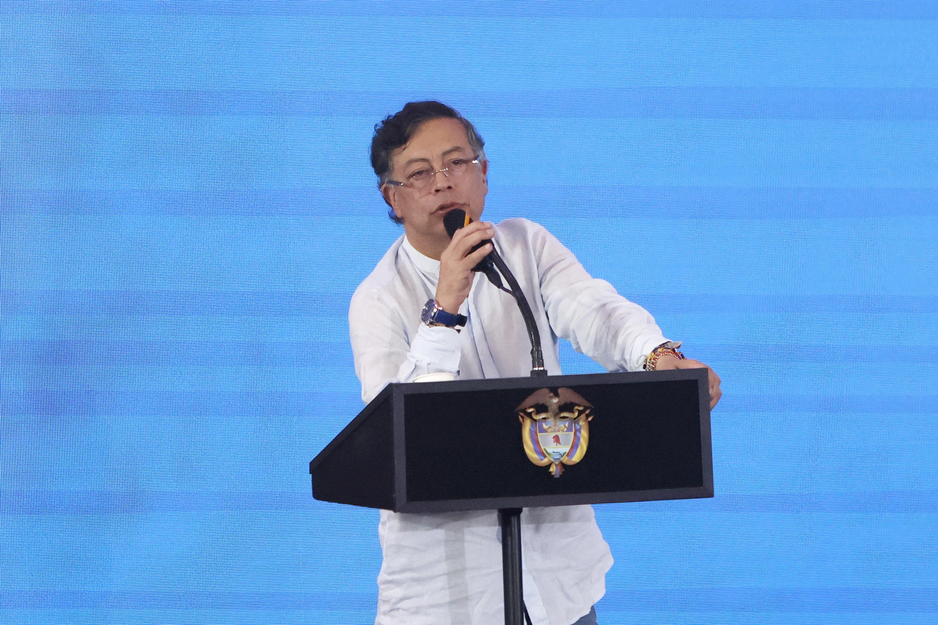 El presidente de Colombia, Gustavo Petro, dirigiéndose a una audiencia.