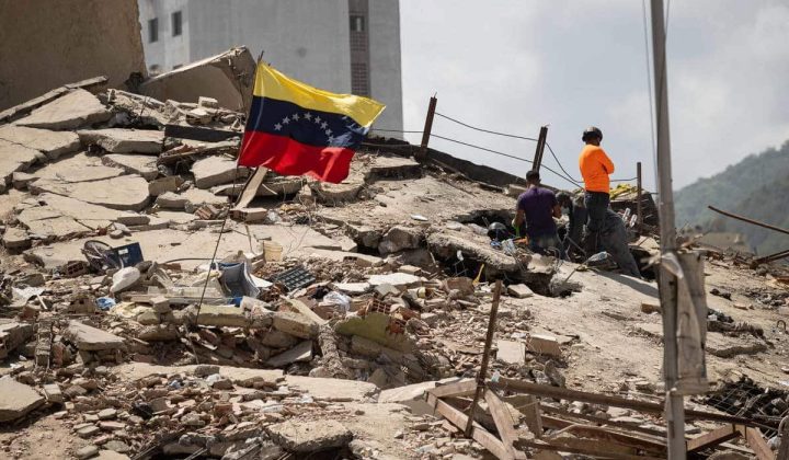 Venezolanos deportados por EE. UU. quedaron atrapados tras terremoto en La Guaira