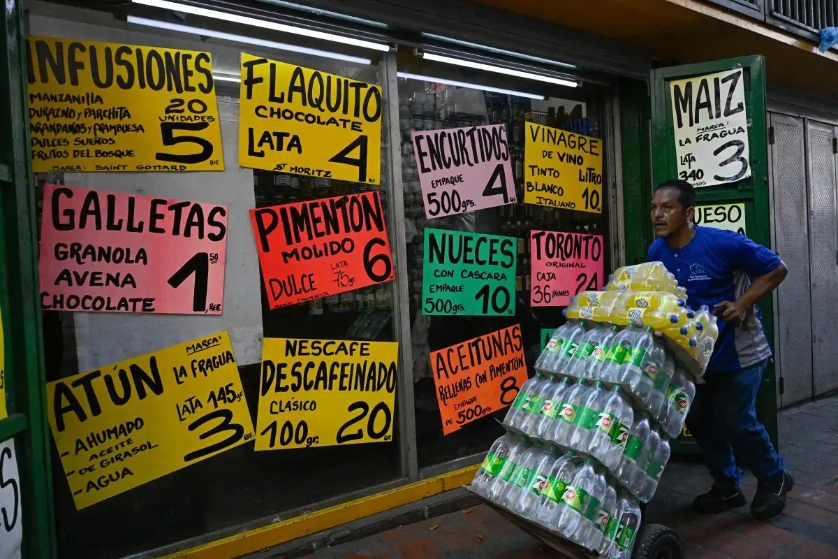 Gráfico que muestra la evolución de la cotización del dólar en Venezuela, comparando la tasa oficial del BCV con la tasa del mercado paralelo.
