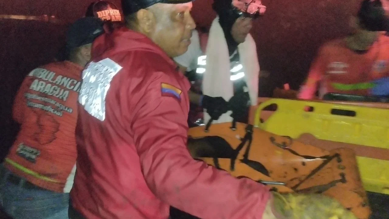 Un trágico accidente en el estado Aragua cobró la vida de cuatro personas la noche del 23 de junio, luego de que el vehículo en el que se de