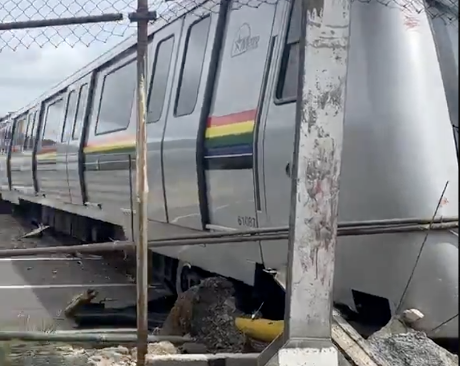 TÍTULO: Vagón del Metro de Caracas se descarrila en patios de mantenimiento de Propatria
