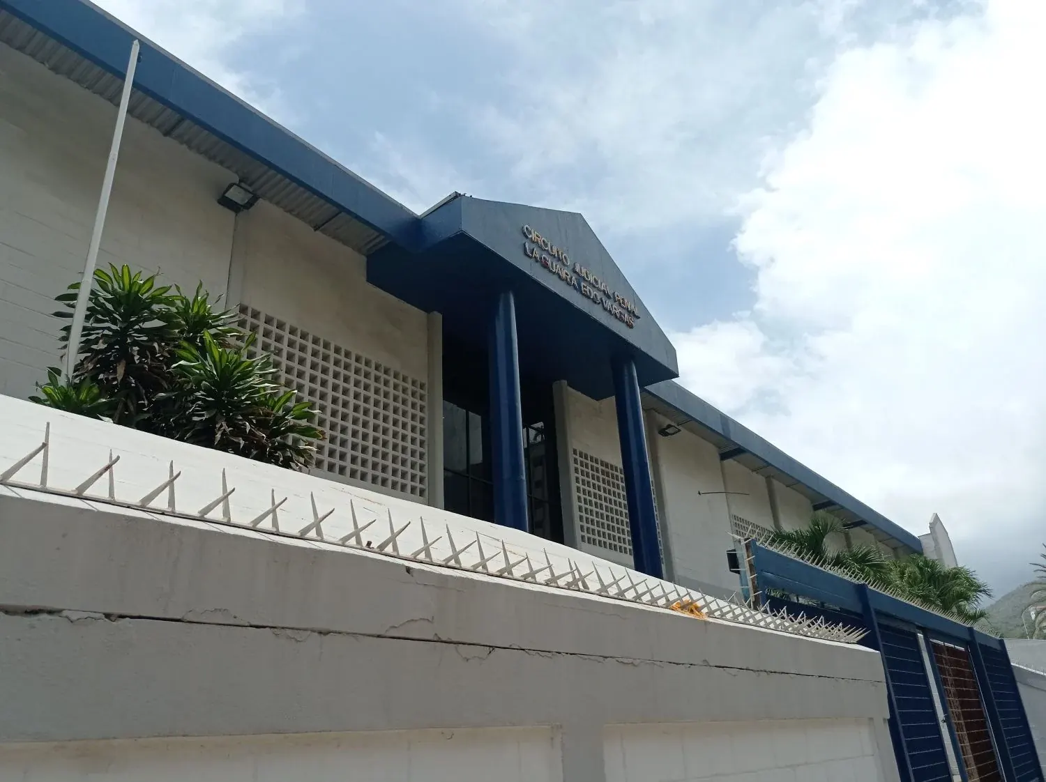 Fachada del Circuito Judicial Penal de La Guaira, Venezuela.