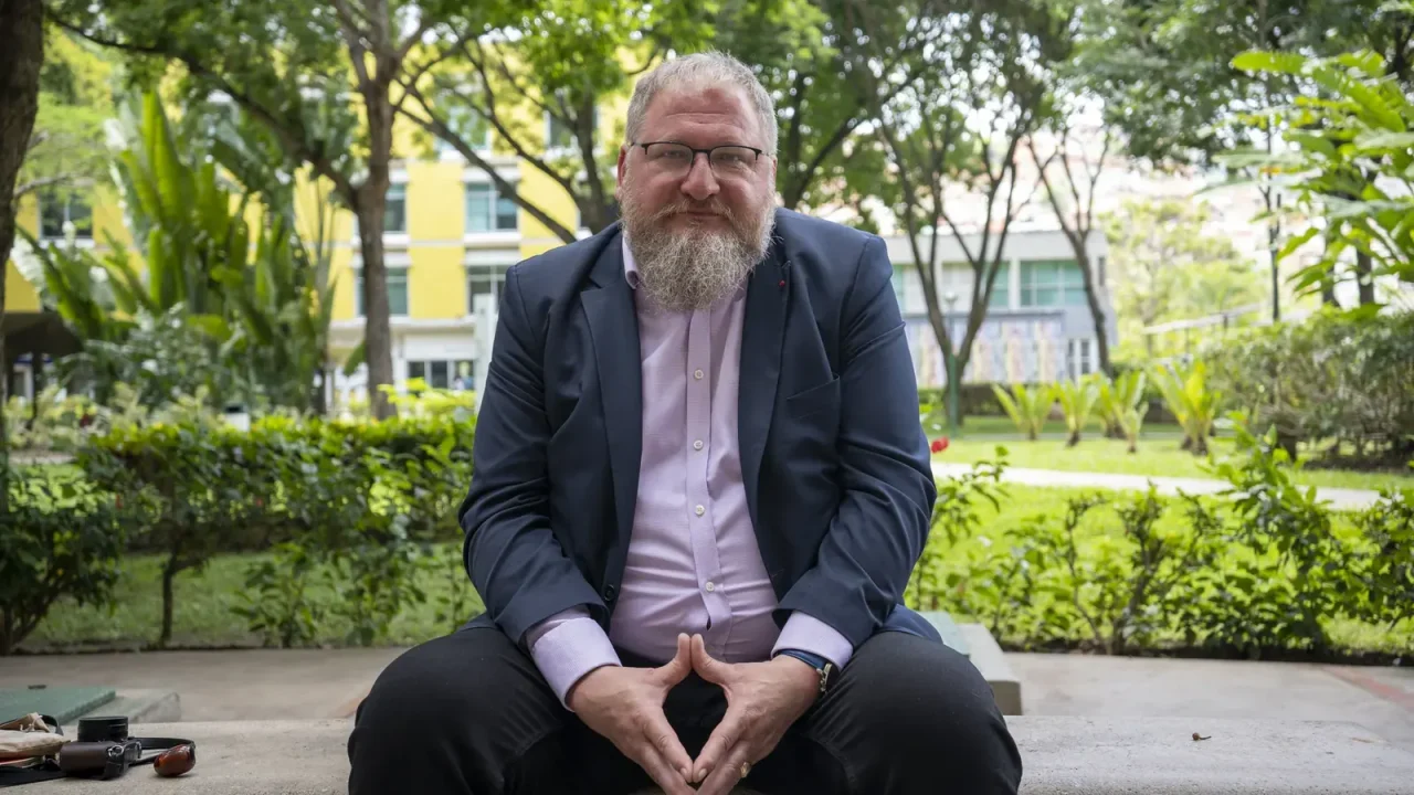 El director del Museo Estatal de Auschwitz-Birkenau, Piotr Cywiński, realizó una visita a Venezuela, marcando un hito con la creación del pr