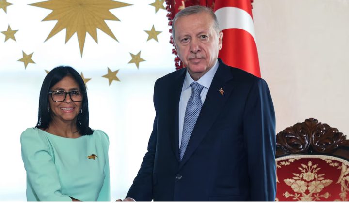 Delcy Rodríguez se reúne con Erdogan en Turquía para fortalecer lazos comerciales