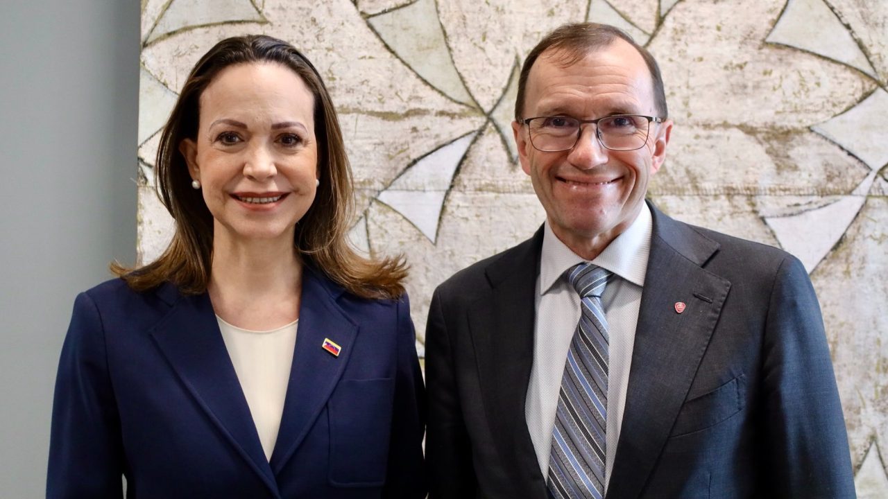 Canciller de Noruega respalda transición democrática en Venezuela tras encuentro con Machado