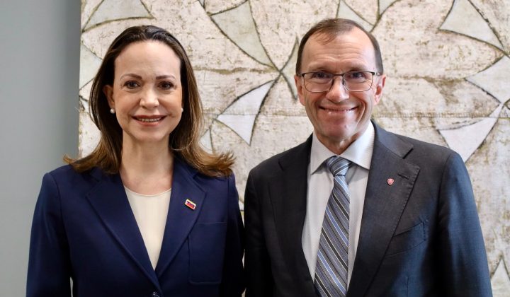 Canciller de Noruega respalda transición democrática en Venezuela tras encuentro con Machado