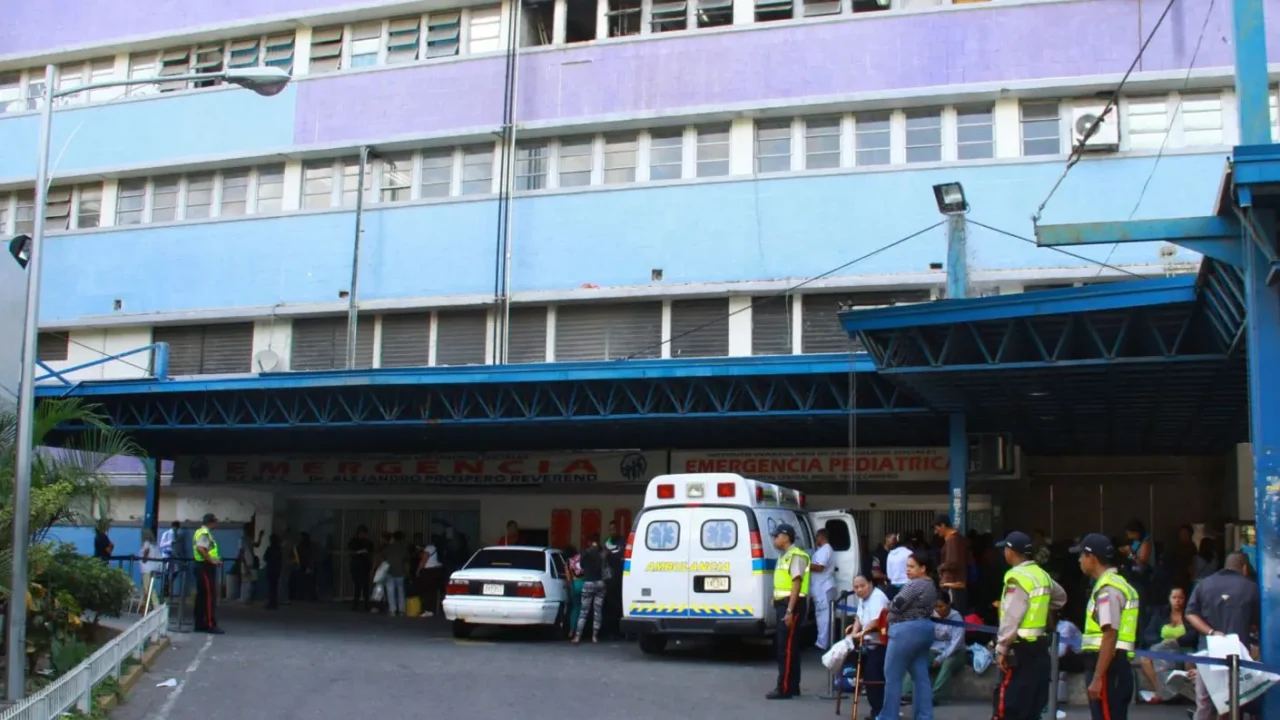 El personal médico y de enfermería en los hospitales públicos de Venezuela se encuentra en una situación crítica, trabajando bajo condicione