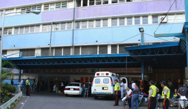 El personal médico y de enfermería en los hospitales públicos de Venezuela se encuentra en una situación crítica, trabajando bajo condicione