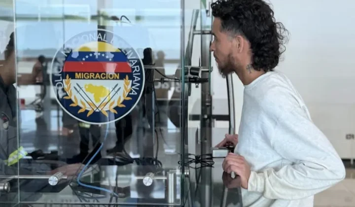 El gobierno venezolano recibió este viernes a 259 migrantes venezolanos repatriados desde Estados Unidos, en un vuelo que aterrizó en el Aer