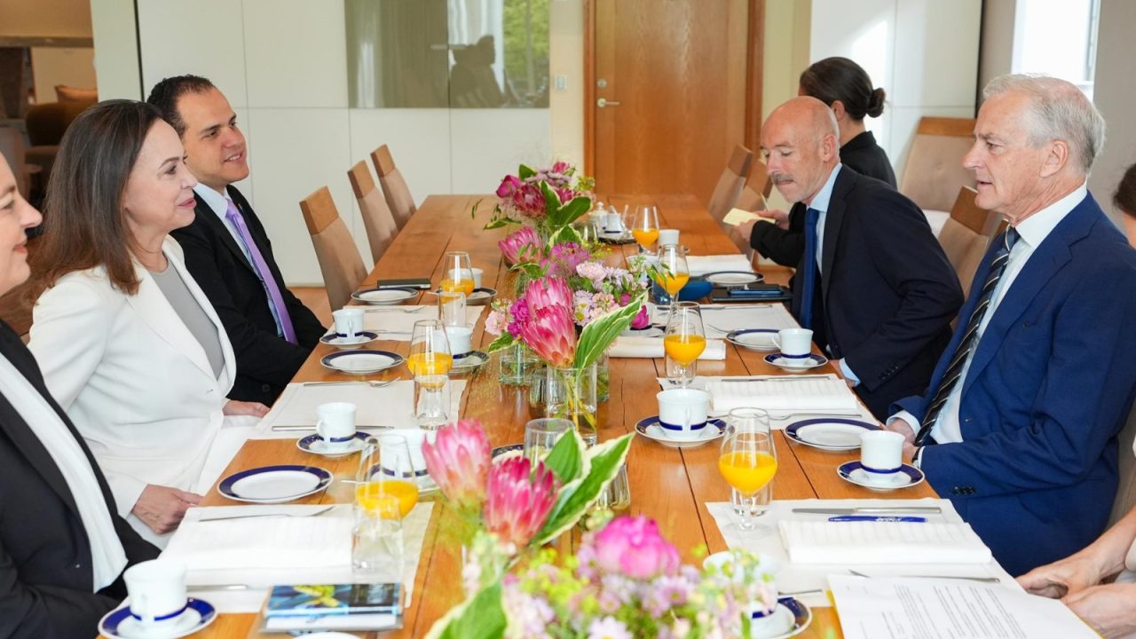Primer Ministro de Noruega se reúne con María Corina Machado y apoya la democracia en Venezuela