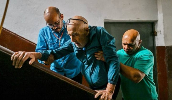 Preso político José Breijo, con derrame pleural, requiere asistencia respiratoria en Clínica Caracas