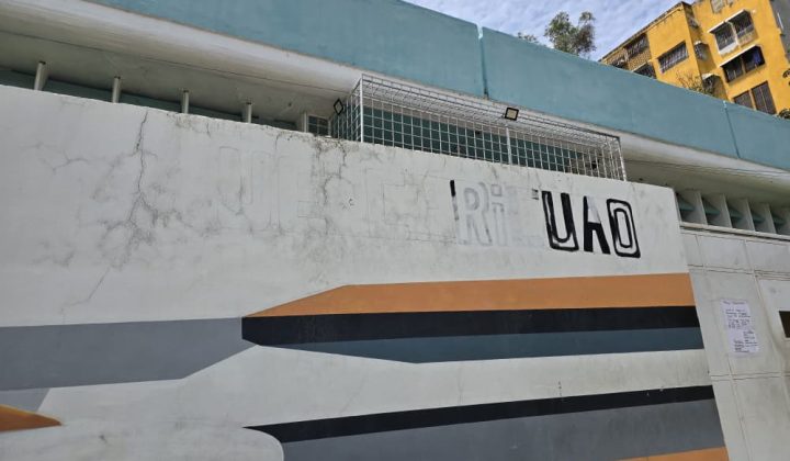 La Unidad Educativa Caricuao, ubicada en el suroeste de Caracas, atraviesa una profunda crisis de infraestructura que pone en riesgo la salu
