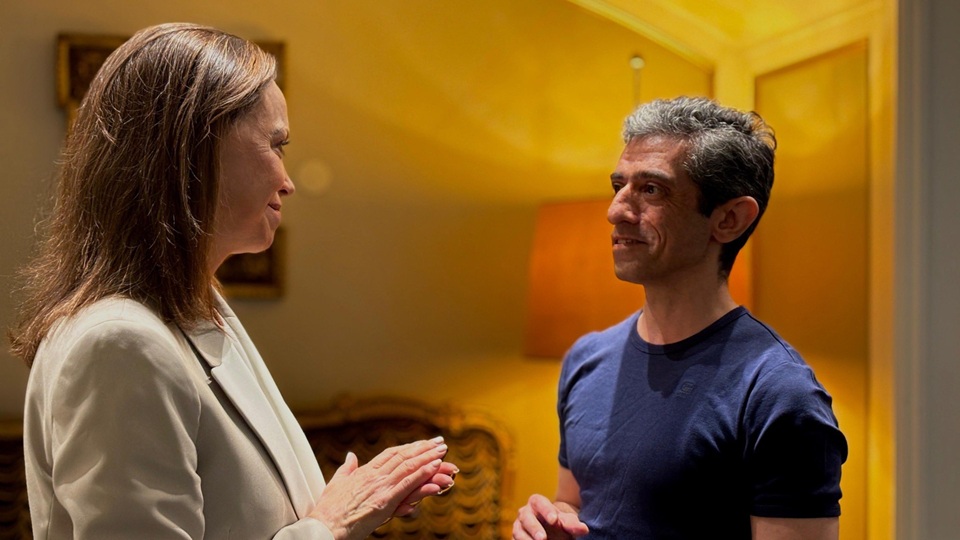 María Corina Machado se reúne con el hermano de la Nobel de la Paz iraní Narges Mohammadi en Oslo