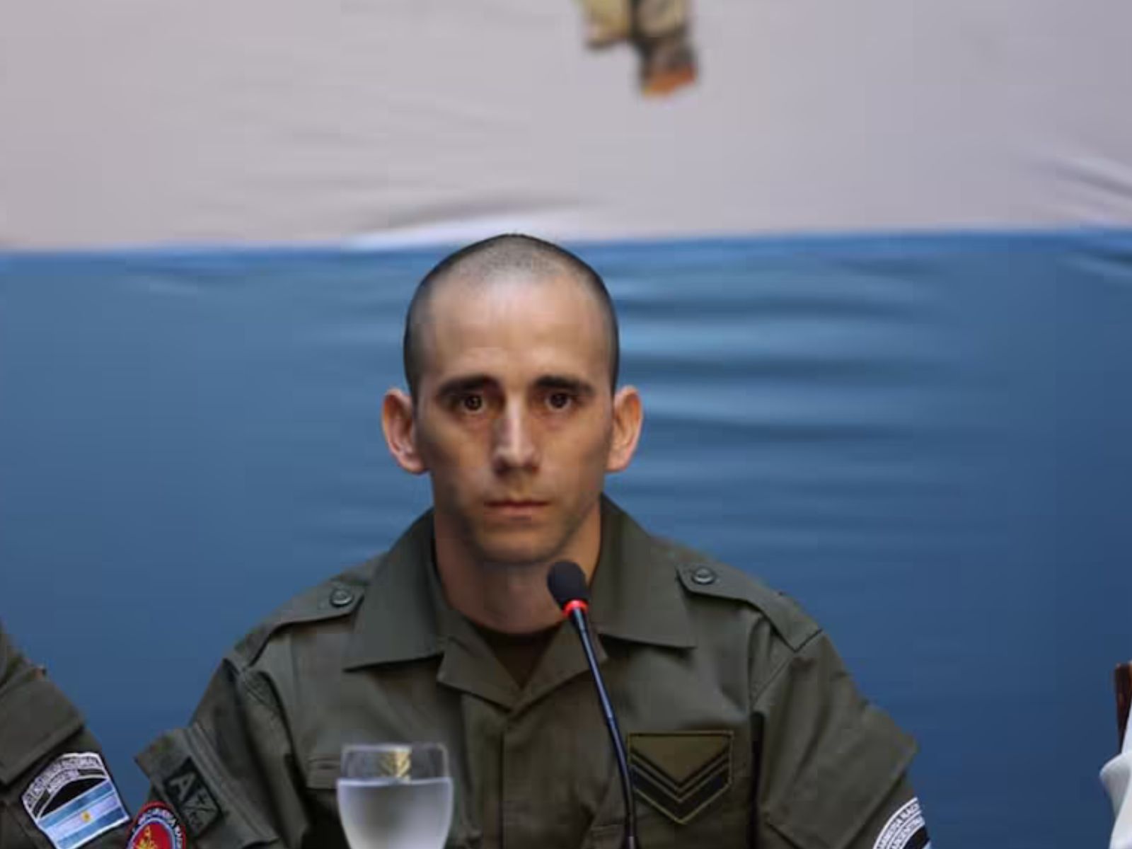 Nahuel Gallo, gendarme argentino, durante una conferencia de prensa donde narra su experiencia de detención en Venezuela.