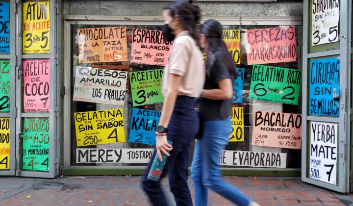 Venezolanos viven su PIB día a día entre inflación, devaluación y dolarización
