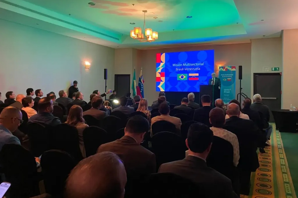 Empresarios venezolanos y brasileños en una mesa de diálogo durante un encuentro bilateral en Puerto Ordaz, estado Bolívar.