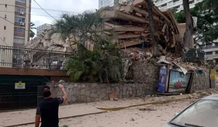 El pasado 24 de junio, un fuerte sismo sacudió a Venezuela, dejando a su paso relatos de pánico y confusión entre los ciudadanos. Habitantes
