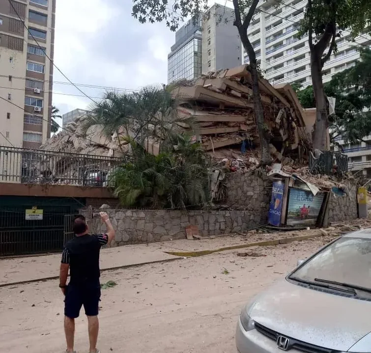 El pasado 24 de junio, un fuerte sismo sacudió a Venezuela, dejando a su paso relatos de pánico y confusión entre los ciudadanos. Habitantes