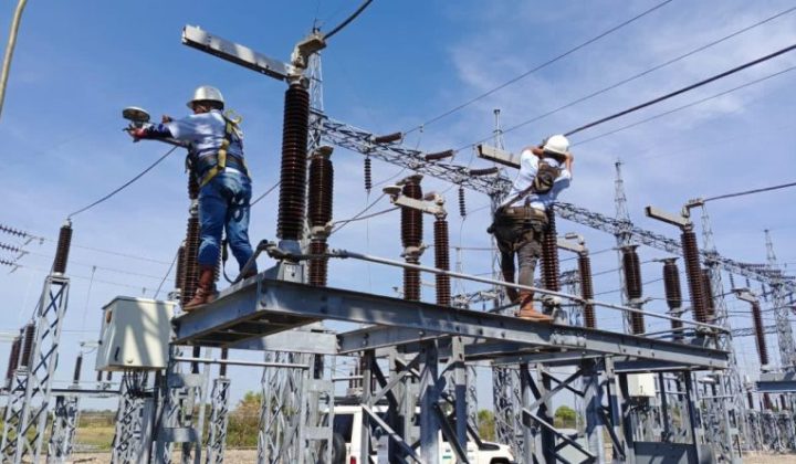 El sistema eléctrico venezolano atraviesa una crisis persistente, y las fallas que afectan a diario a hogares y empresas han generado debate