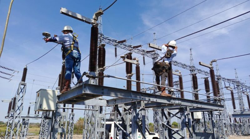 El sistema eléctrico venezolano atraviesa una crisis persistente, y las fallas que afectan a diario a hogares y empresas han generado debate