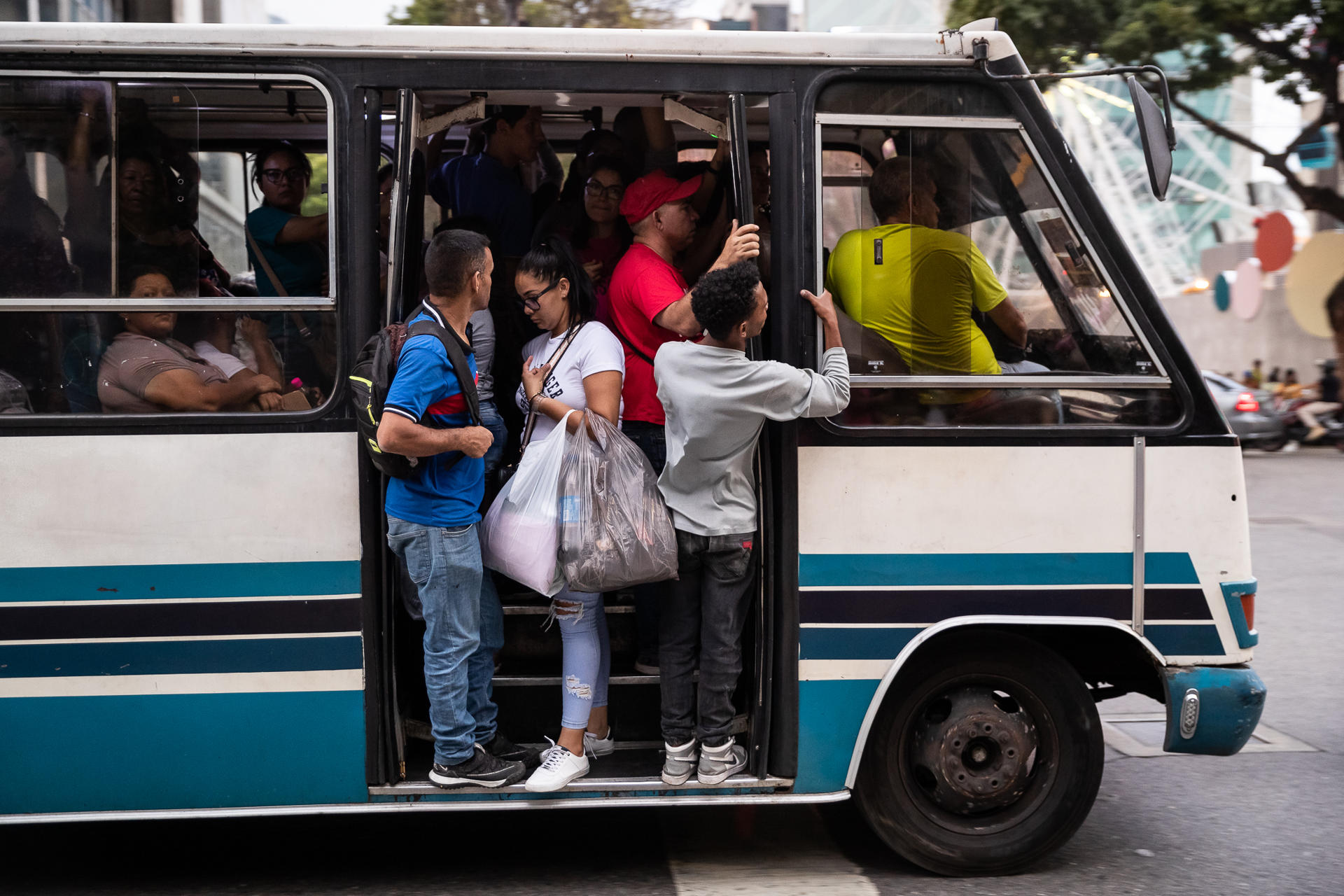 Ministra de Transporte Jacqueline Faría durante una rueda de prensa para anunciar el ajuste del pasaje urbano en Venezuela.