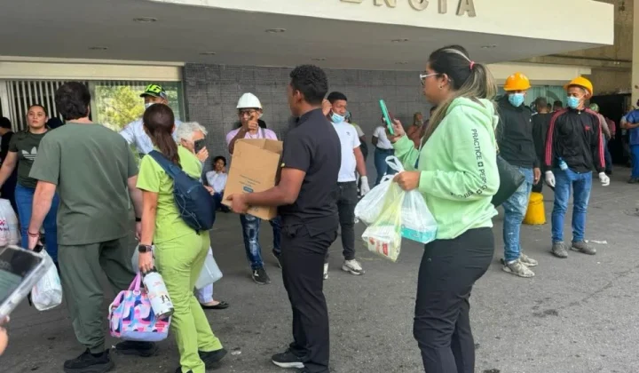En medio de la devastación causada por un reciente doble terremoto, la respuesta del Estado venezolano ha sido insuficiente, dejando a los h