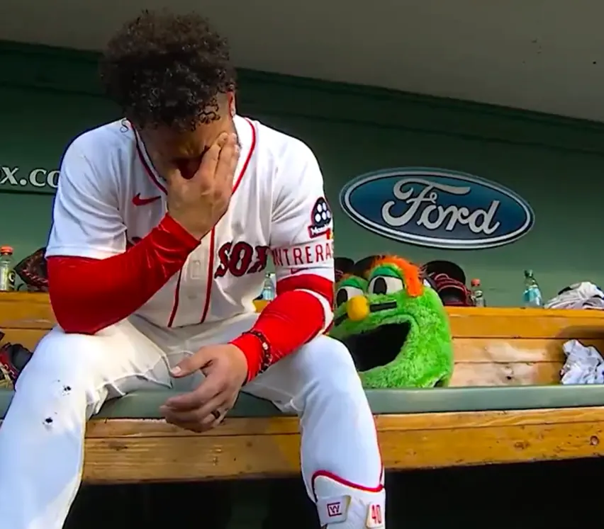 El beisbolista venezolano Willson Contreras celebra un jonrón, conmovido y dedicando el logro a su país.