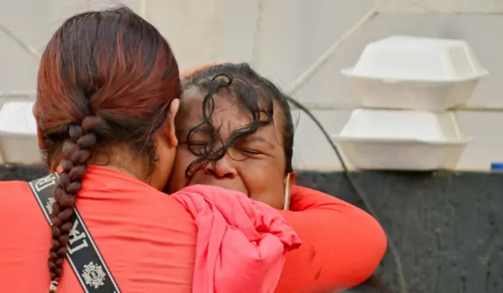 Las secuelas de los potentes terremotos que azotaron Venezuela el pasado 24 de junio continúan dejando imágenes que conmueven y que son un t