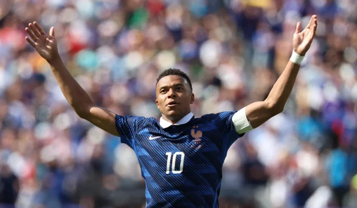 El seleccionado francés de fútbol se prepara para un crucial encuentro contra Suecia en la fase eliminatoria del Mundial 2026, con la mira p
