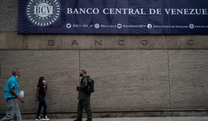 Economistas en España Proponen Cuatro Pilares para Reestructurar la Deuda de Venezuela