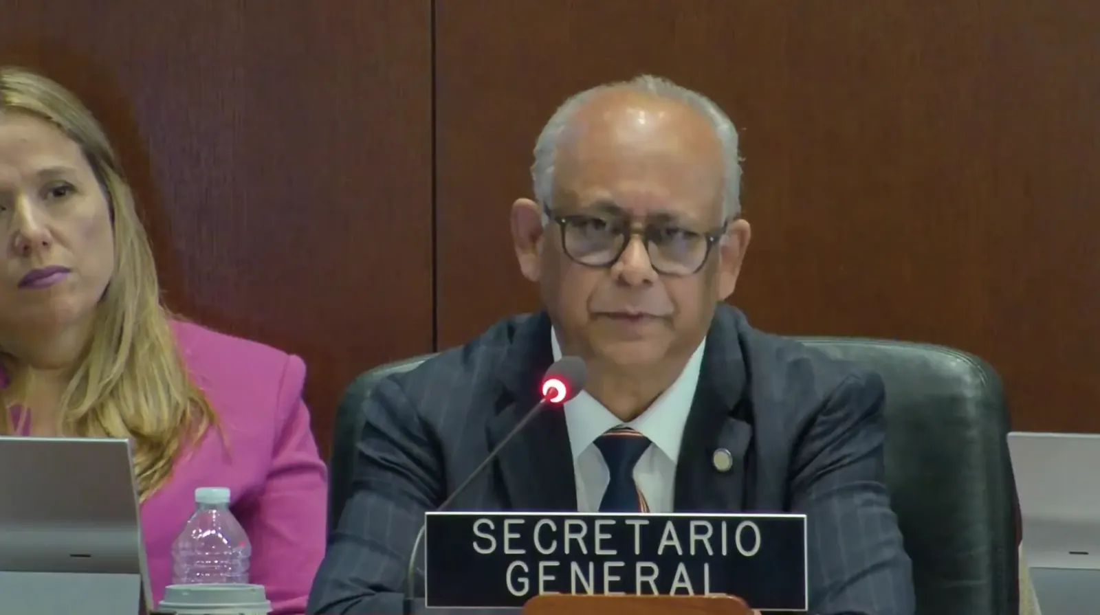 Albert Ramdin, Secretario General de la Organización de los Estados Americanos, durante una conferencia de prensa.