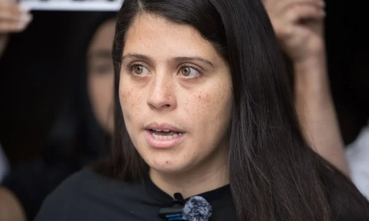La activista Andreína Baduel, integrante del Comité por la Libertad de los Presos Políticos, alzó su voz en el Congreso de Colombia para exp