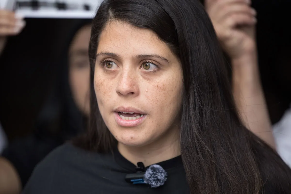 Andreína Baduel, integrante del Comité por la Libertad de los Presos Políticos, interviene en el Congreso de Colombia para denunciar violaciones de derechos humanos en Venezuela.