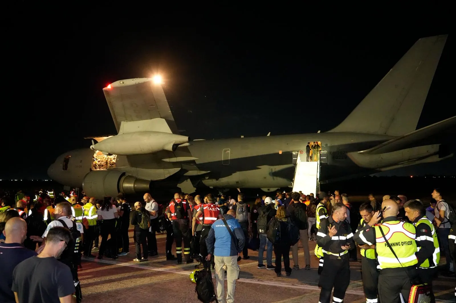 Avión de la Fuerza Aérea Militar italiana con equipos de rescate y asistencia en Venezuela.